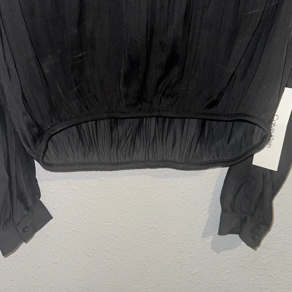 Calvin Klein Elegant Black V-Neck Blouse